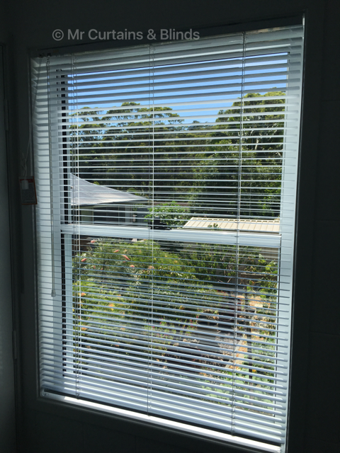 25mm venetian blind