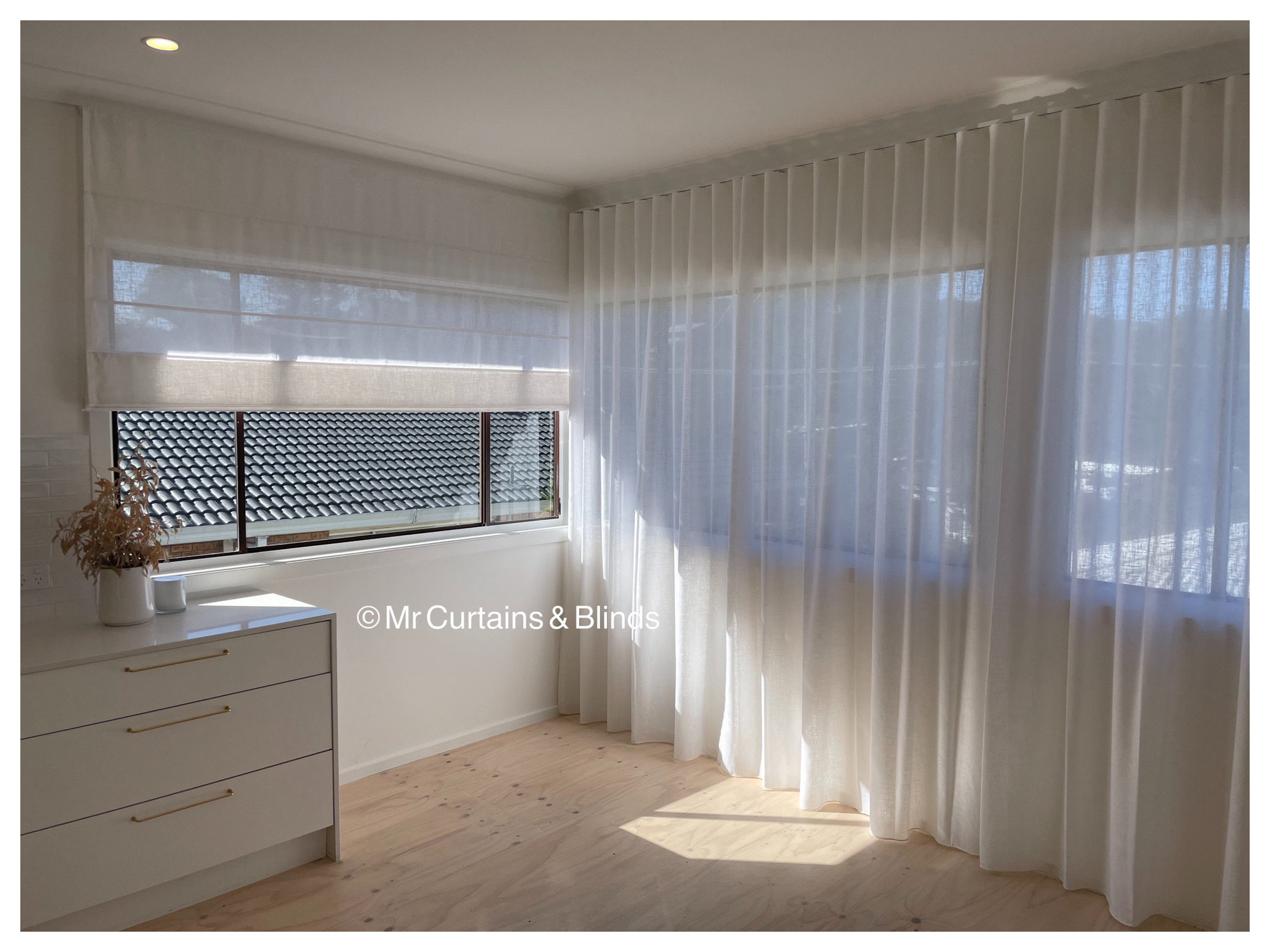 Sheer roman blind and sfold Linen sheers